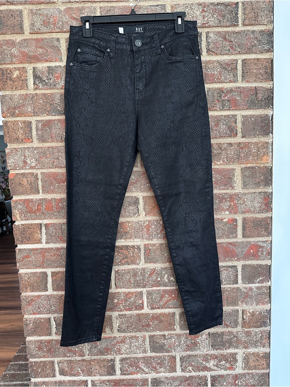KUT from the Kloth Black Snakeskin Textured Skinny Jeans Size 4